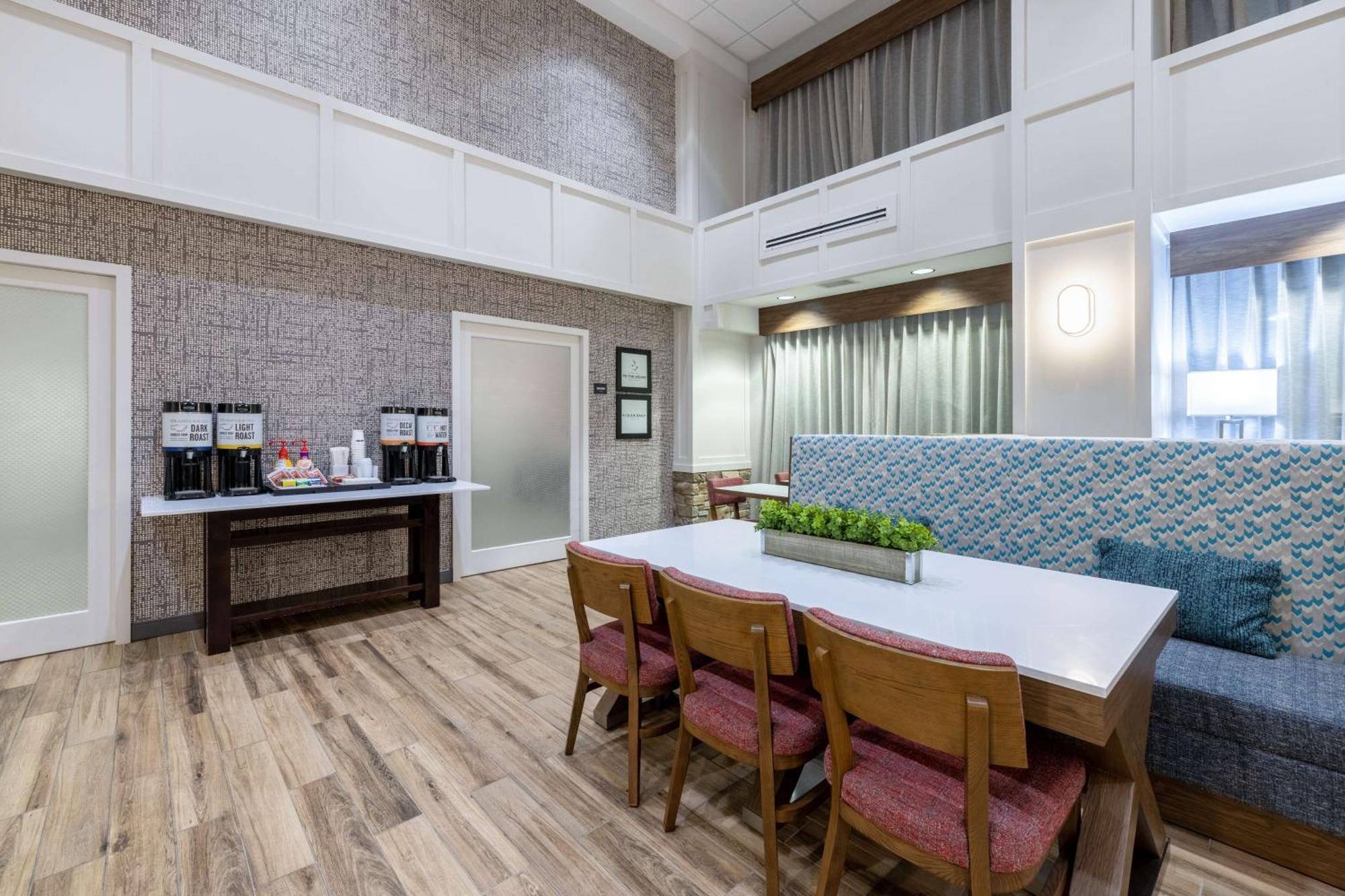 Newly Renovated-Hampton Inn & Suites Casper Exteriör bild