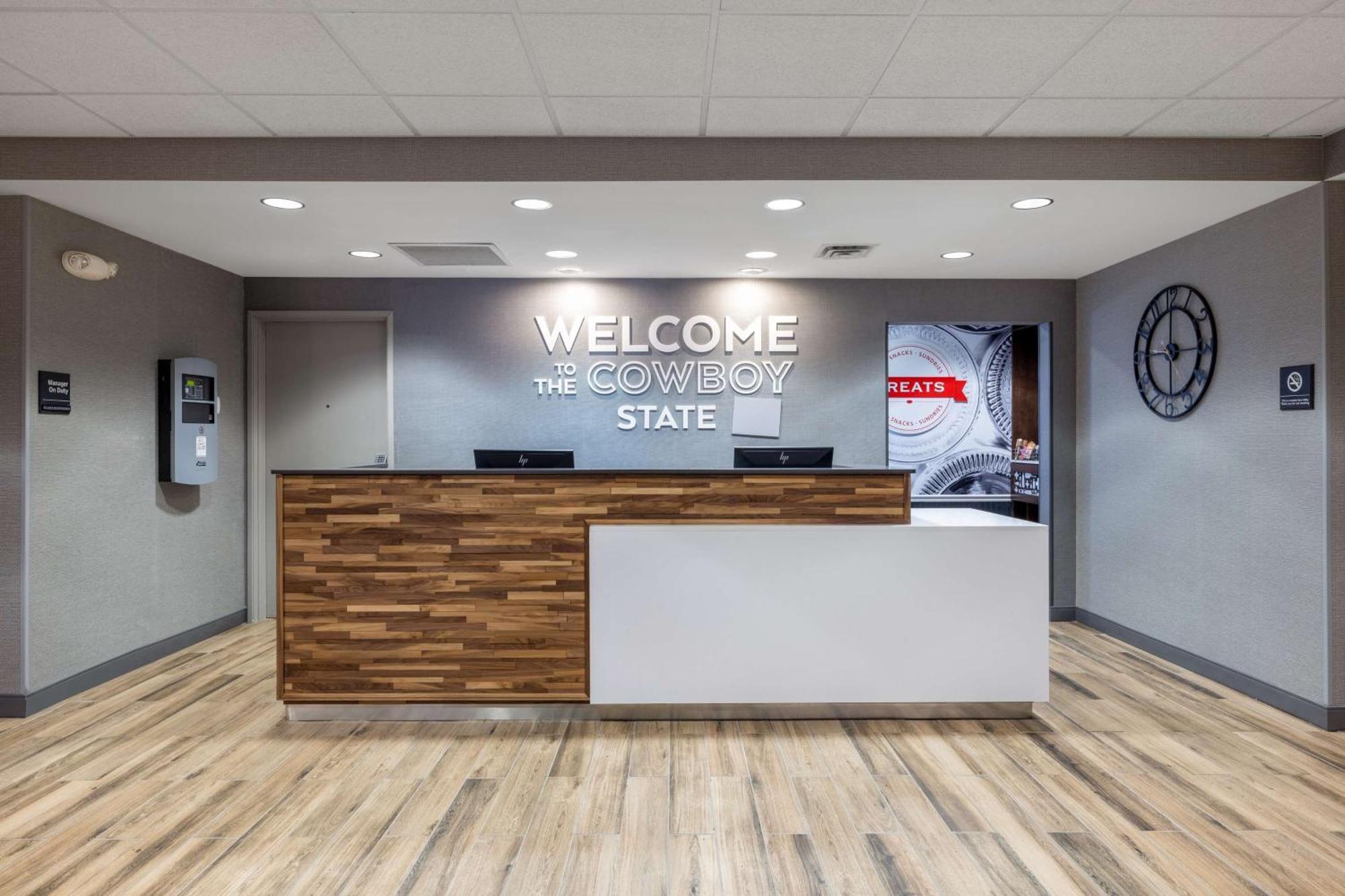 Newly Renovated-Hampton Inn & Suites Casper Exteriör bild